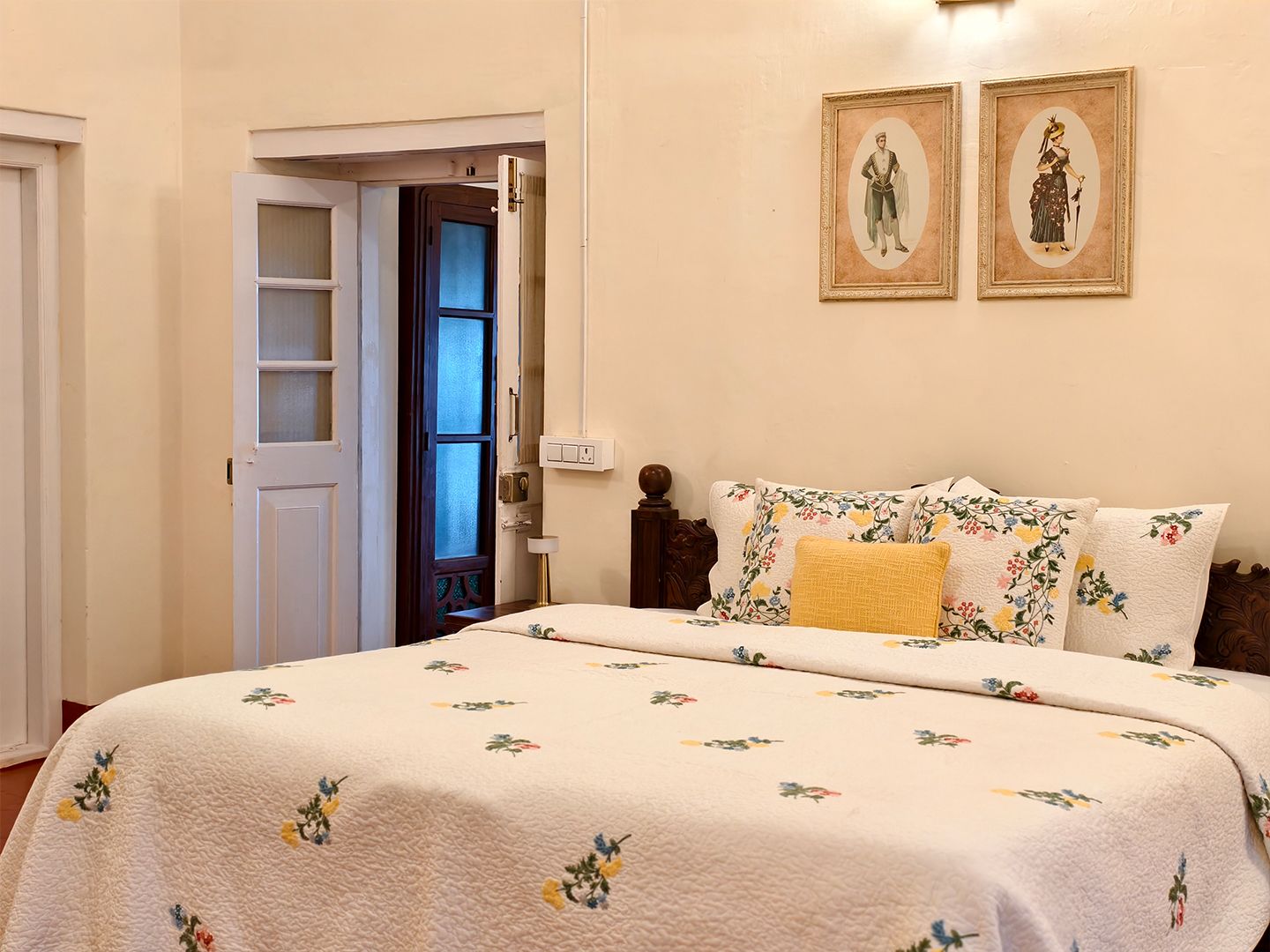 Sereniva Orange Grove Bungalow Heritage Deluxe Room 7