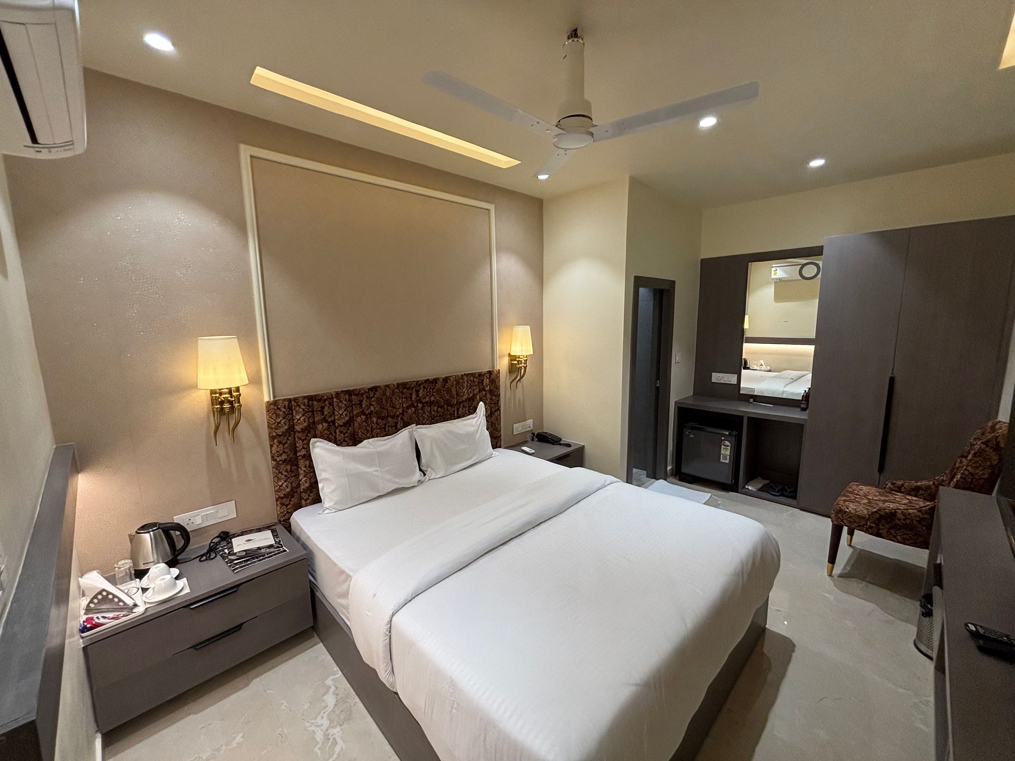 Hotel Black Panther Deluxe Room 5