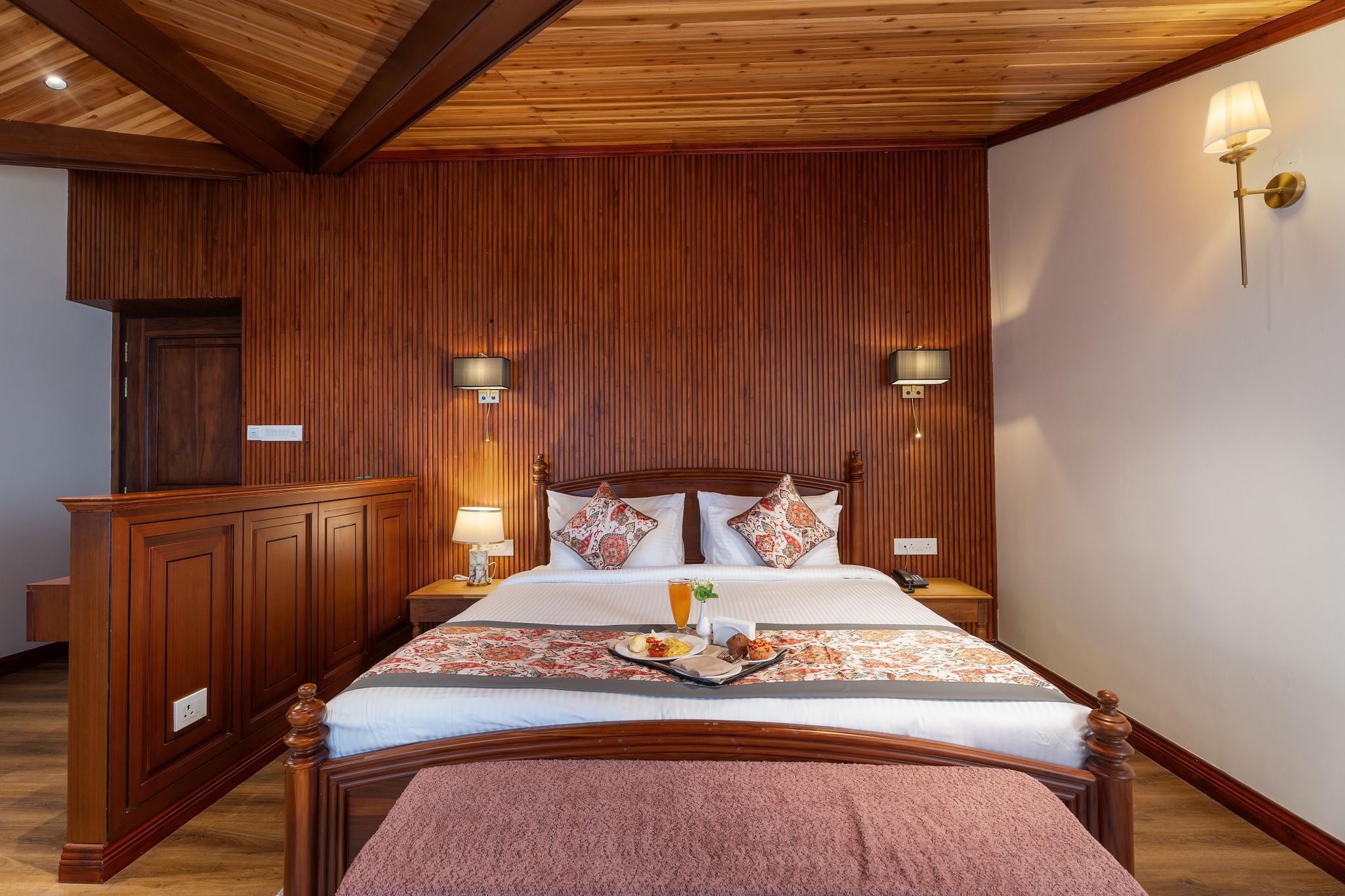 Planter's Heritage by Cilantro Collection- Mall Road Autumn Flush (02pax) 8