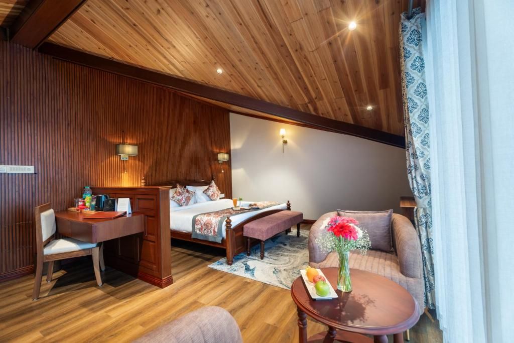 Planter's Heritage by Cilantro Collection- Mall Road Autumn Flush (02pax)