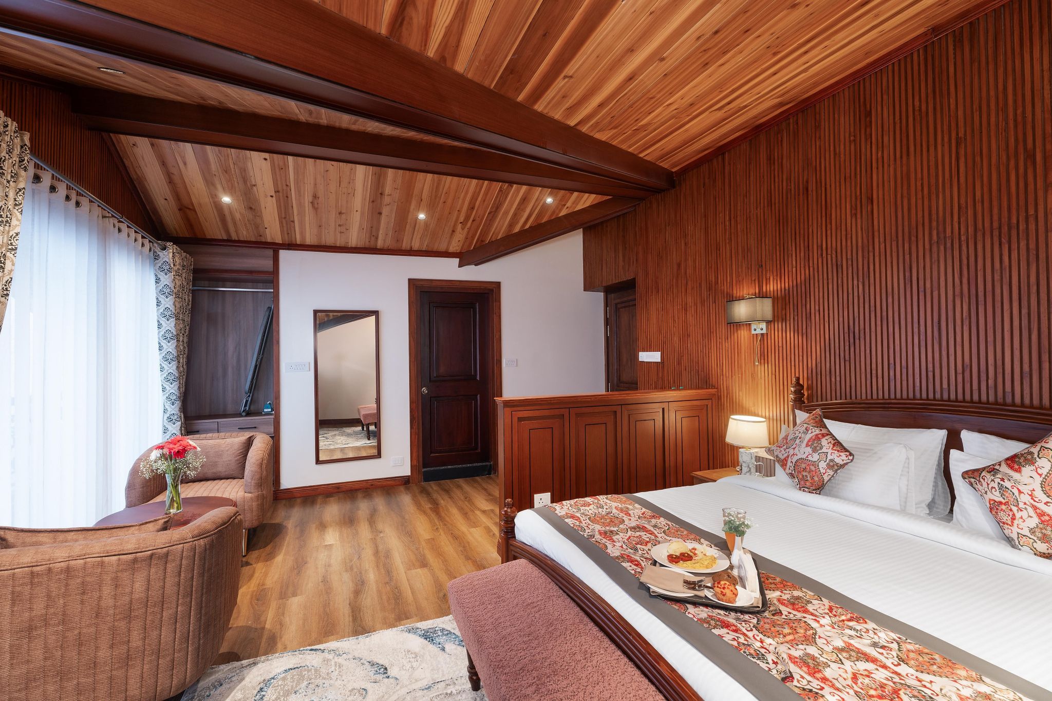 Planter's Heritage by Cilantro Collection- Mall Road Autumn Flush (02pax) 7