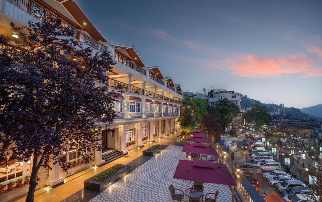 Planter's Heritage by Cilantro Collection- Mall Road