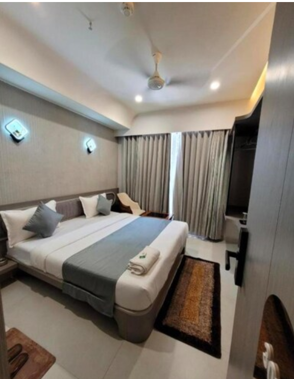 Hotel Radiant Mumbai Deluxe Room 4