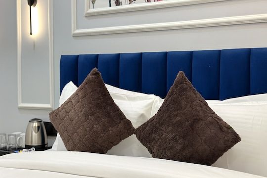 The Hotel Phoenix Inn Deluxe Room 3