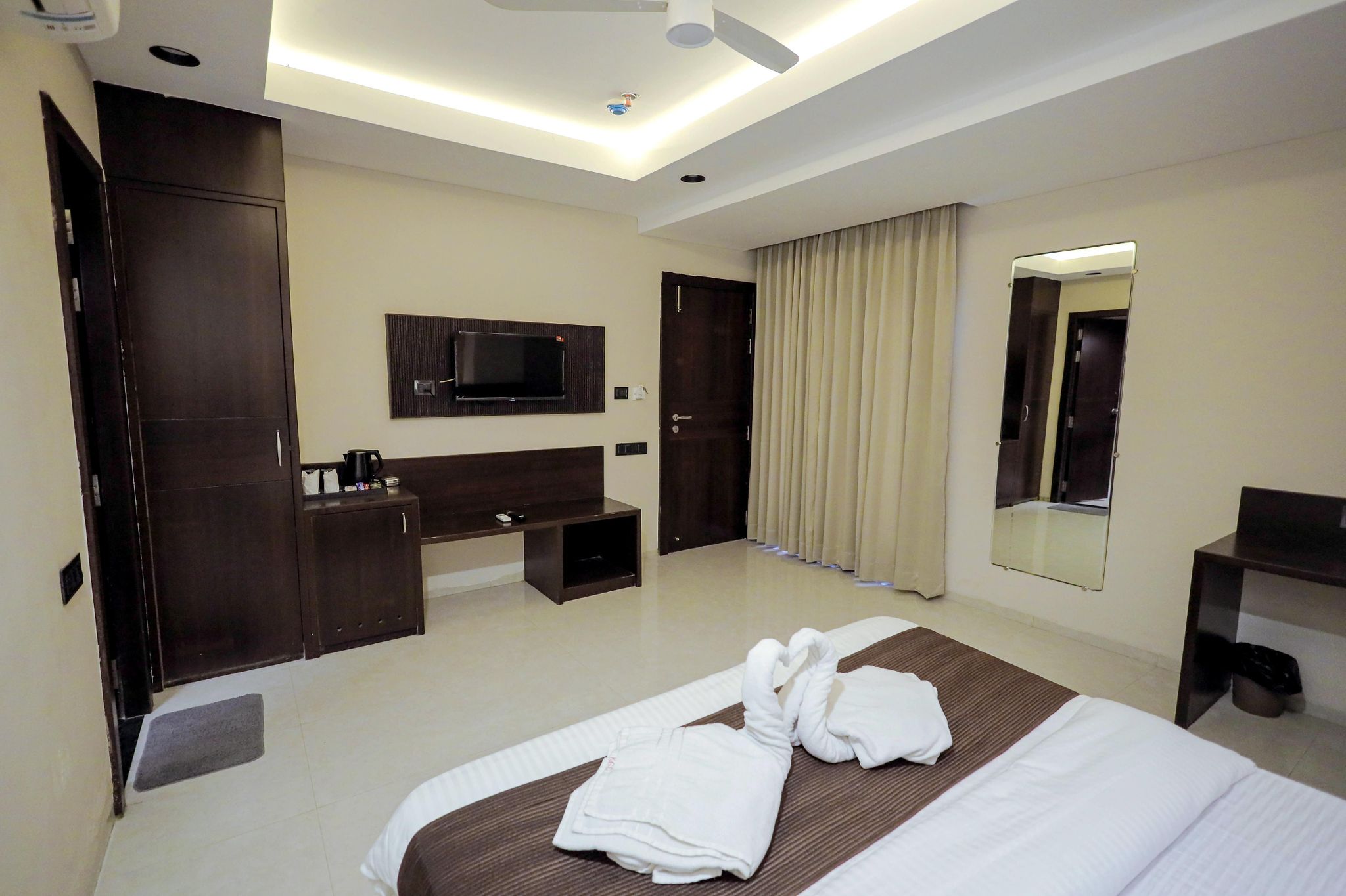 SATYAM INN King Bed Room 5