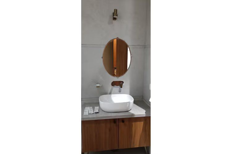 Tanishka Inn Deluxe Room 7