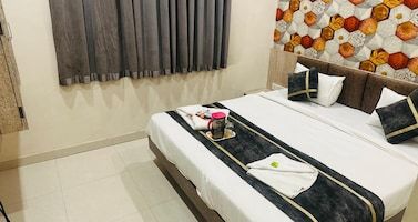 SUNDARAM PALACE Delux Double Bed 2