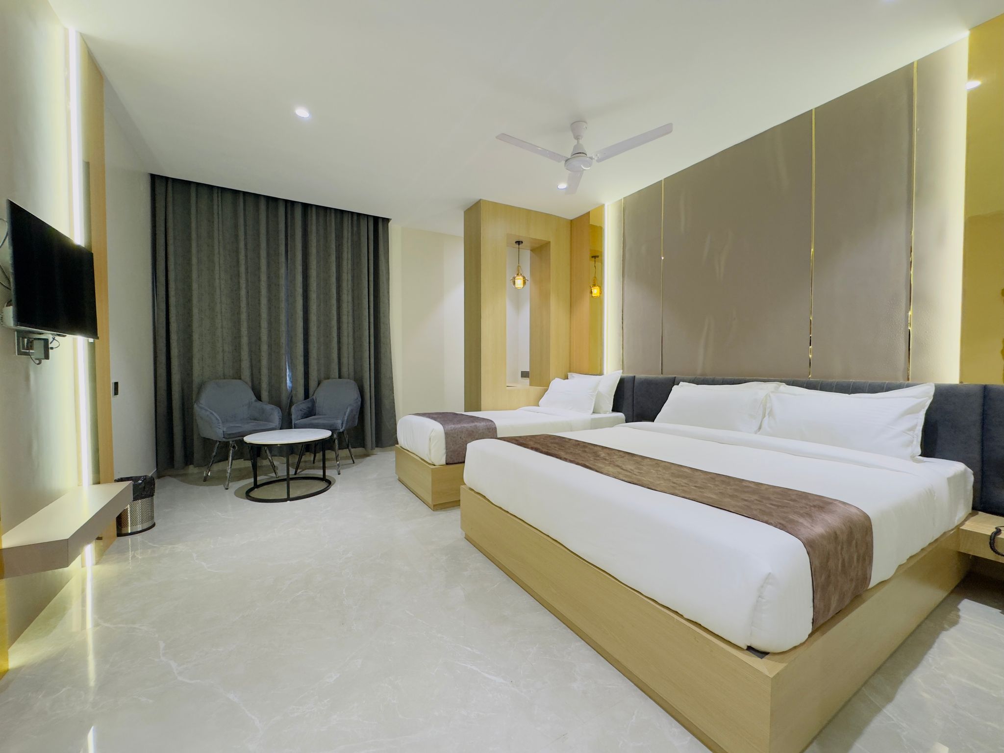 Travinities Hotel Avni Palace Superior Triple Room 2