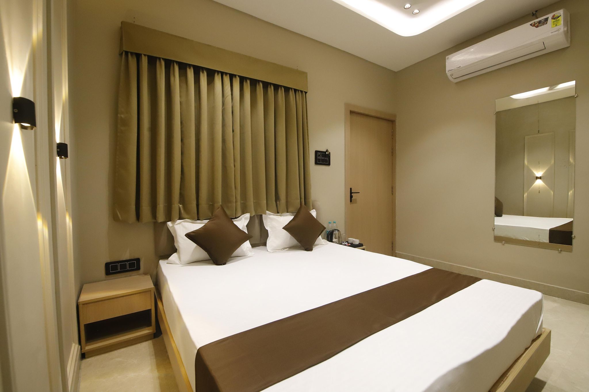 Hotel Maheshwari Inn Deluxe Room with City View 2