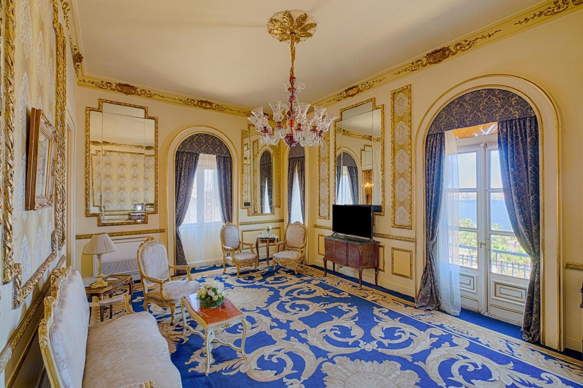 Golden Royal Suite Sea View With Light Dinner