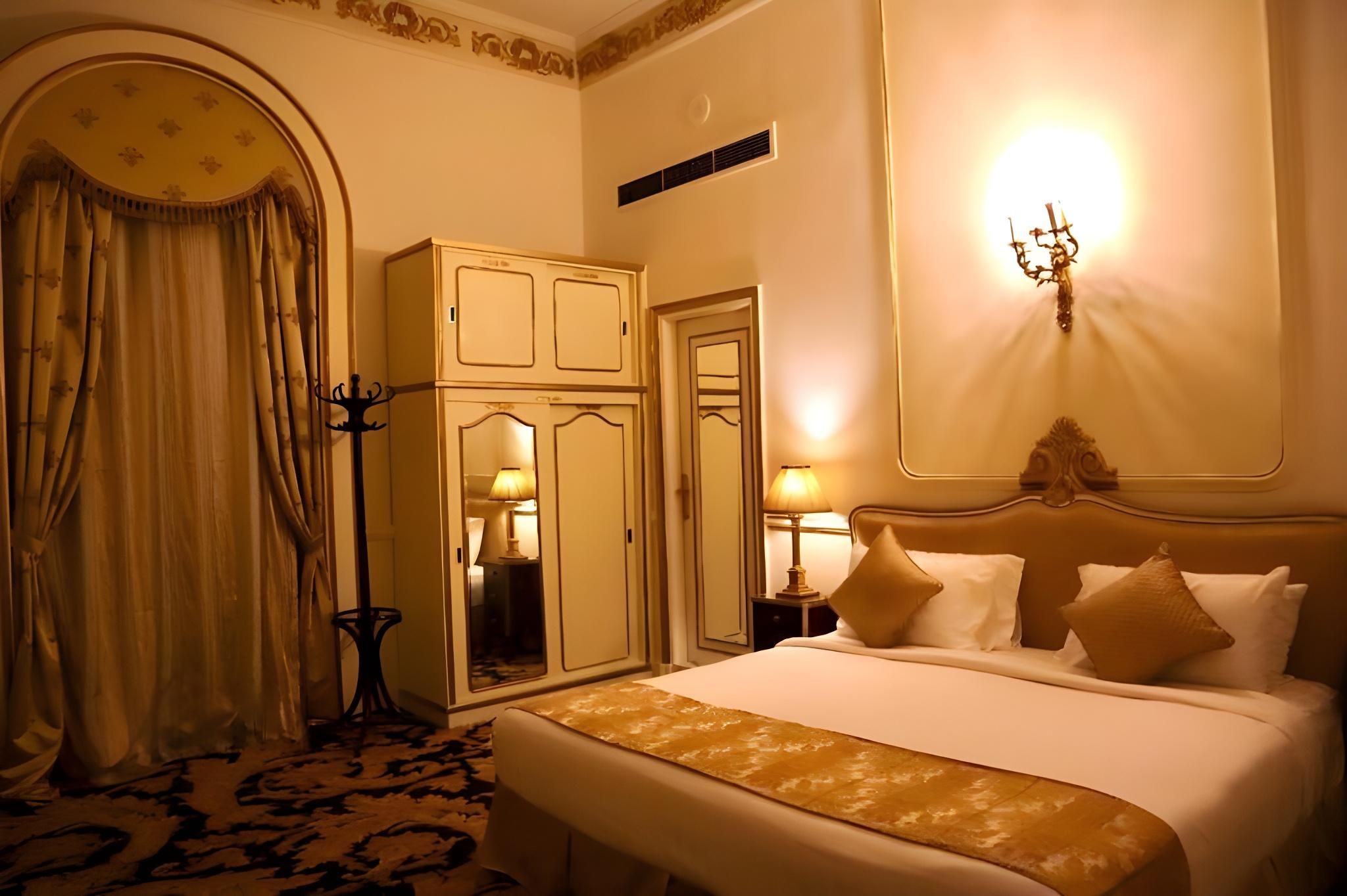 Golden Classic City View Room