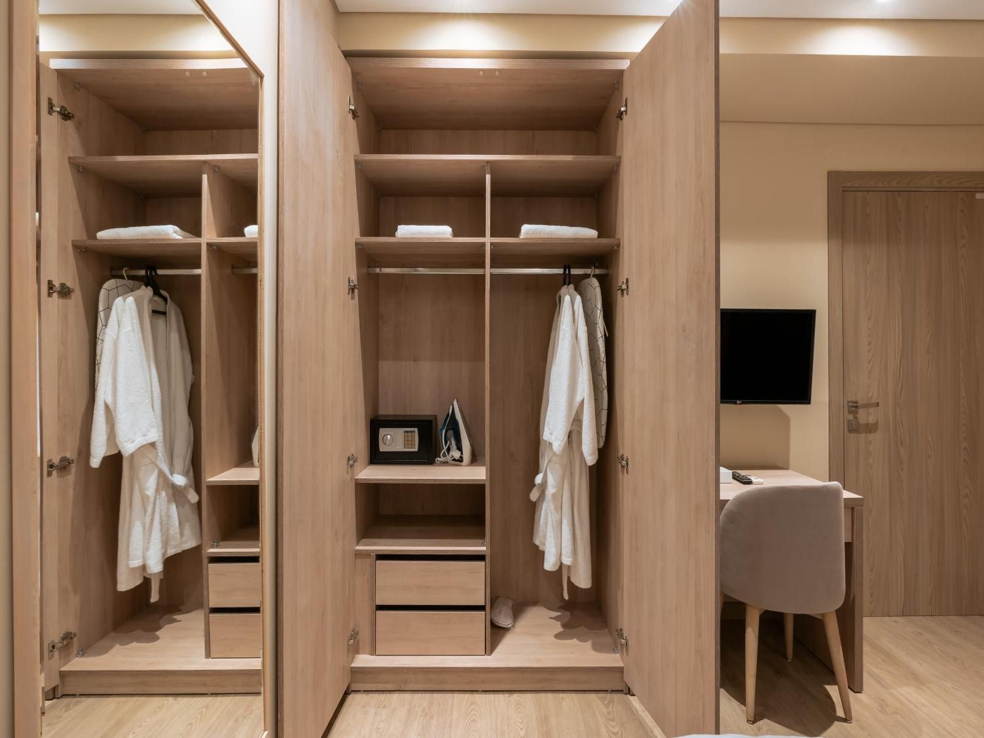 Standard Twin Room with Shared Bathroom