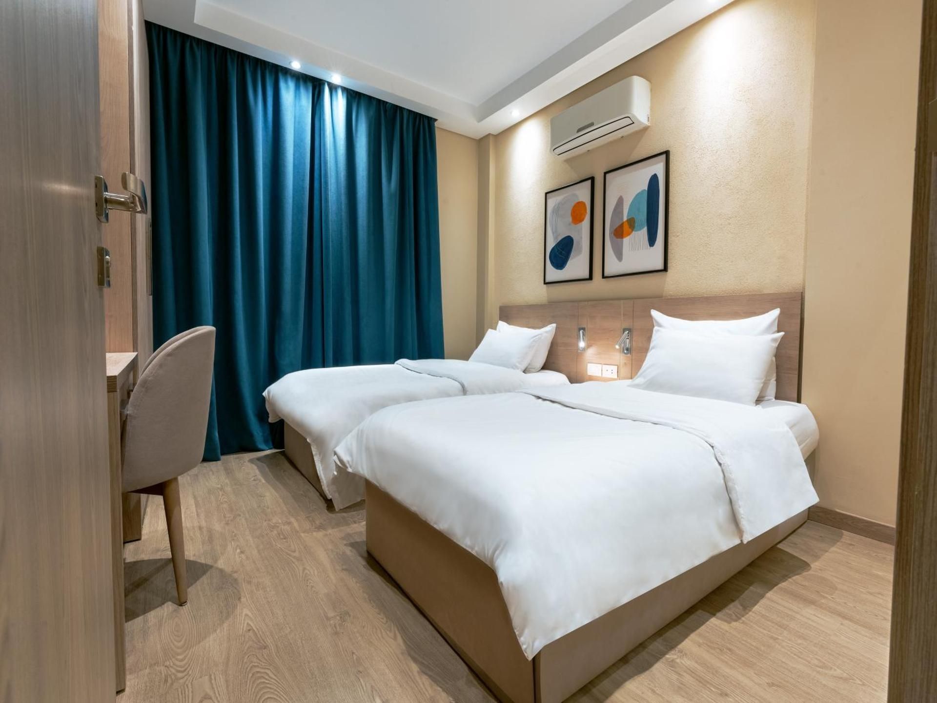 Standard Twin Room with Shared Bathroom