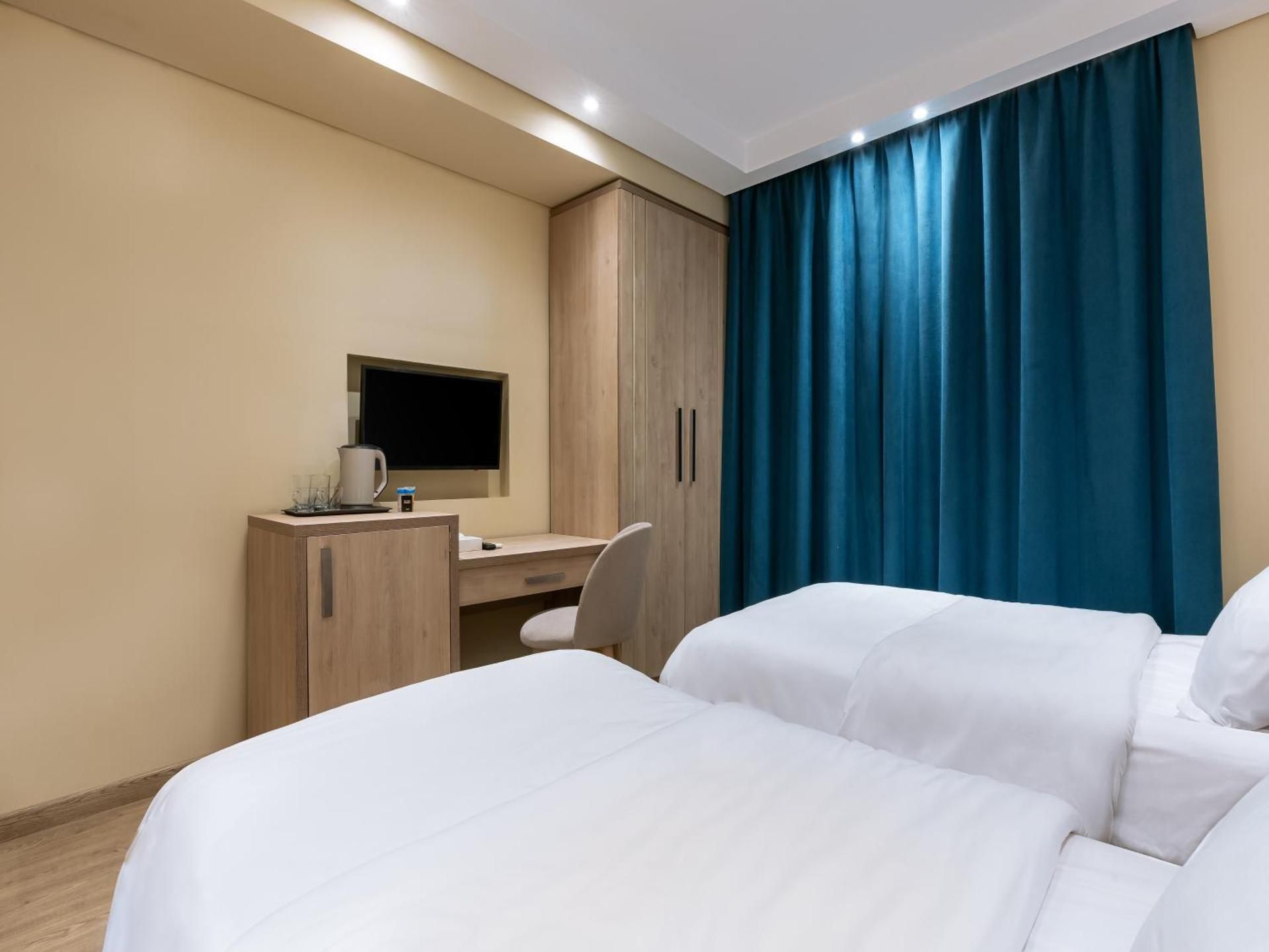 Standard Twin Room with Shared Bathroom