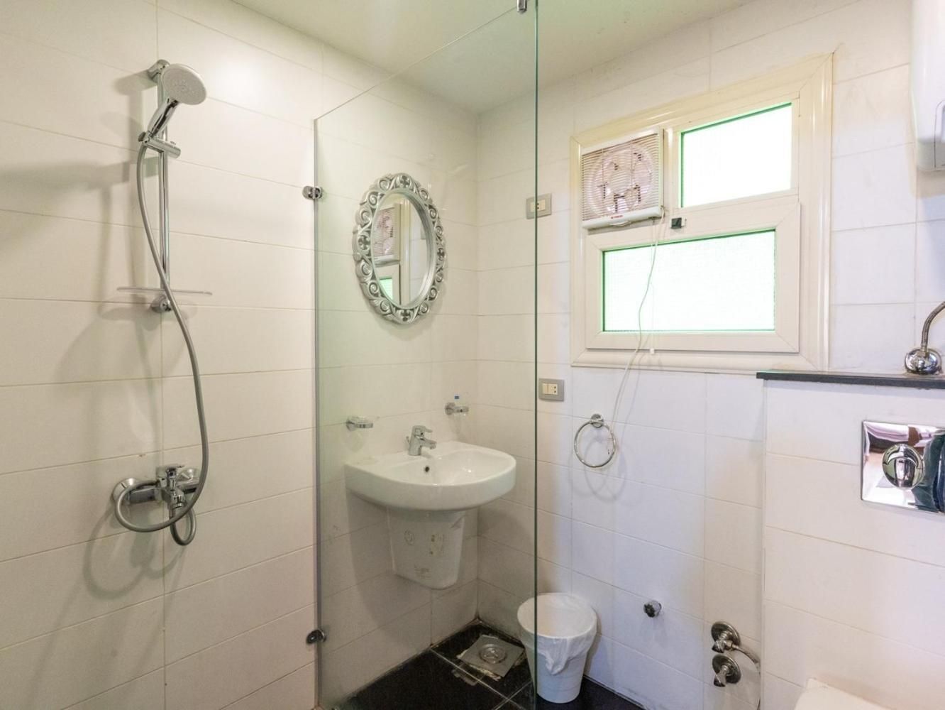 HolidayDays Near O1 King Studio