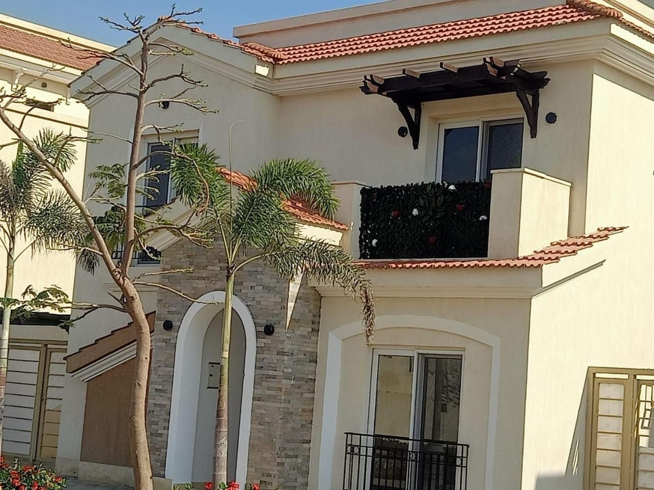 Vill in Elasema eledaris maksed compound