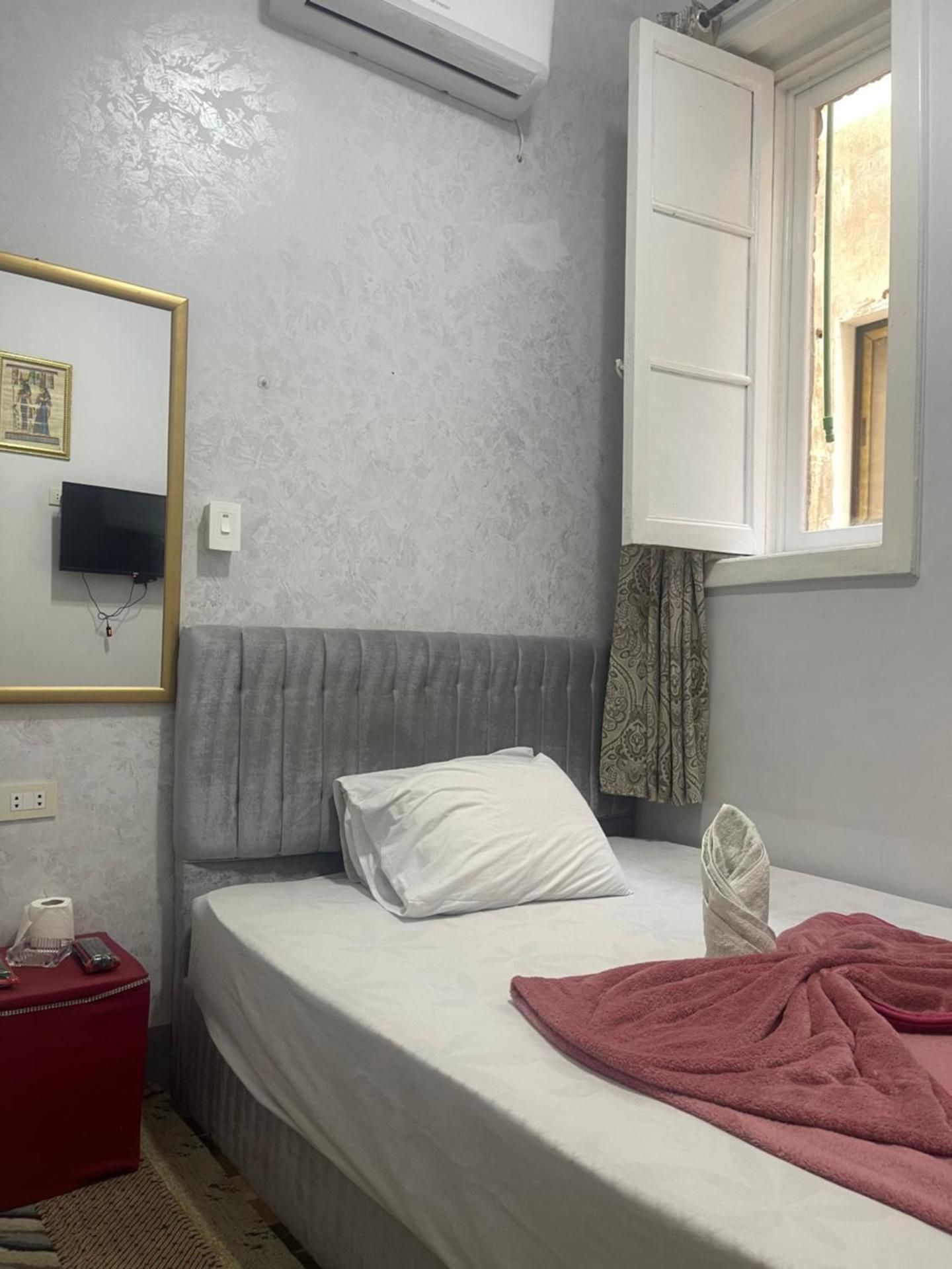 Single Room with Shared Bathroom