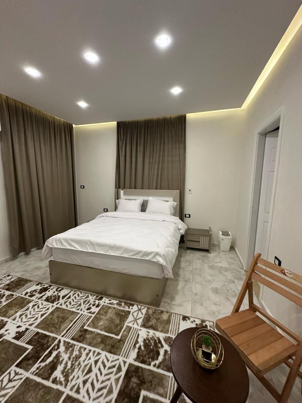 One-Bedroom Apartment with Balcony