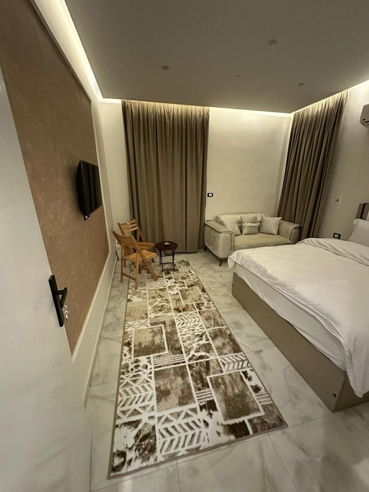Two-Bedroom Deluxe Apartment with Balcony