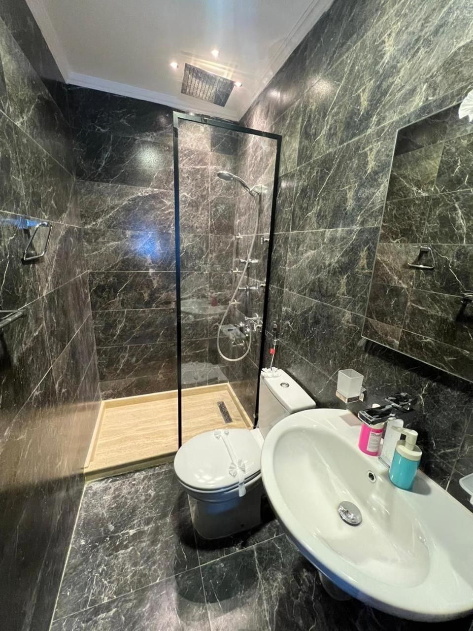 Paris east Deluxe Double Room with Balcony 3