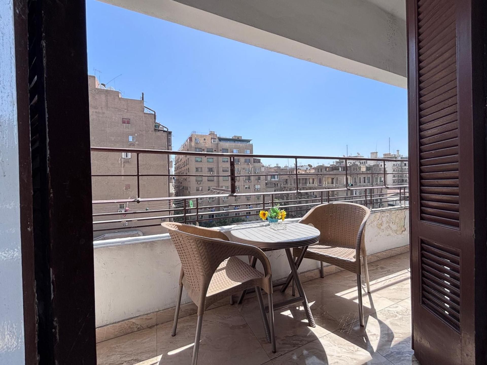 Casa Del Sol Downtown Cairo Apartment with Balcony 2