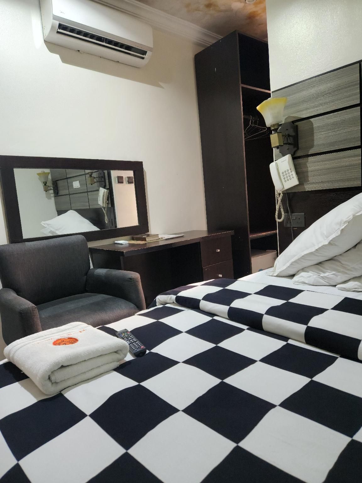 Kelin hotel and suites Standard Room