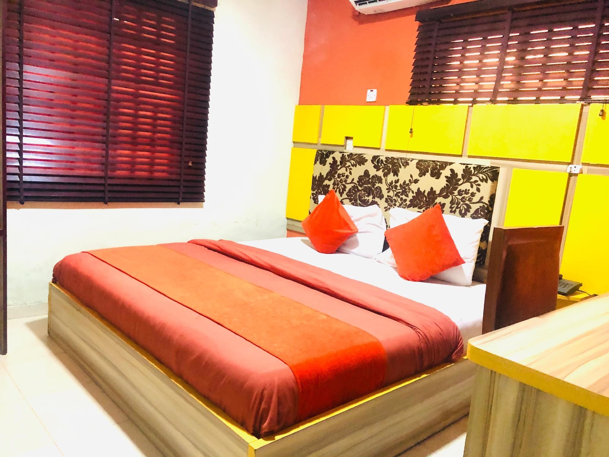 Downtown Royal Hotel (Awolowo) Deluxe Room