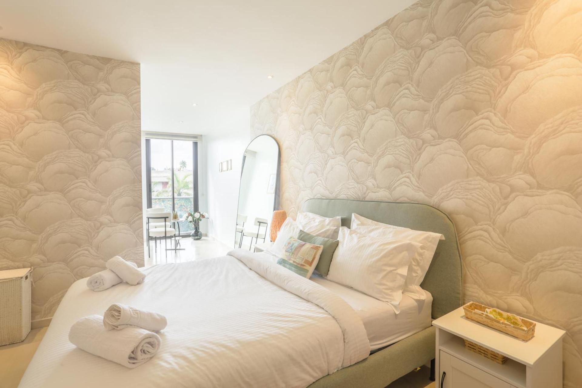 One-Bedroom Deluxe Apartment