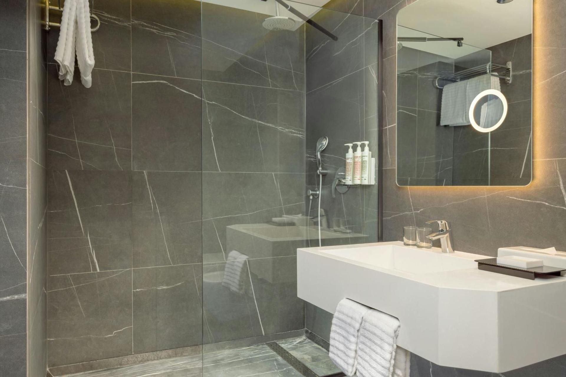 Ambassador King Suite