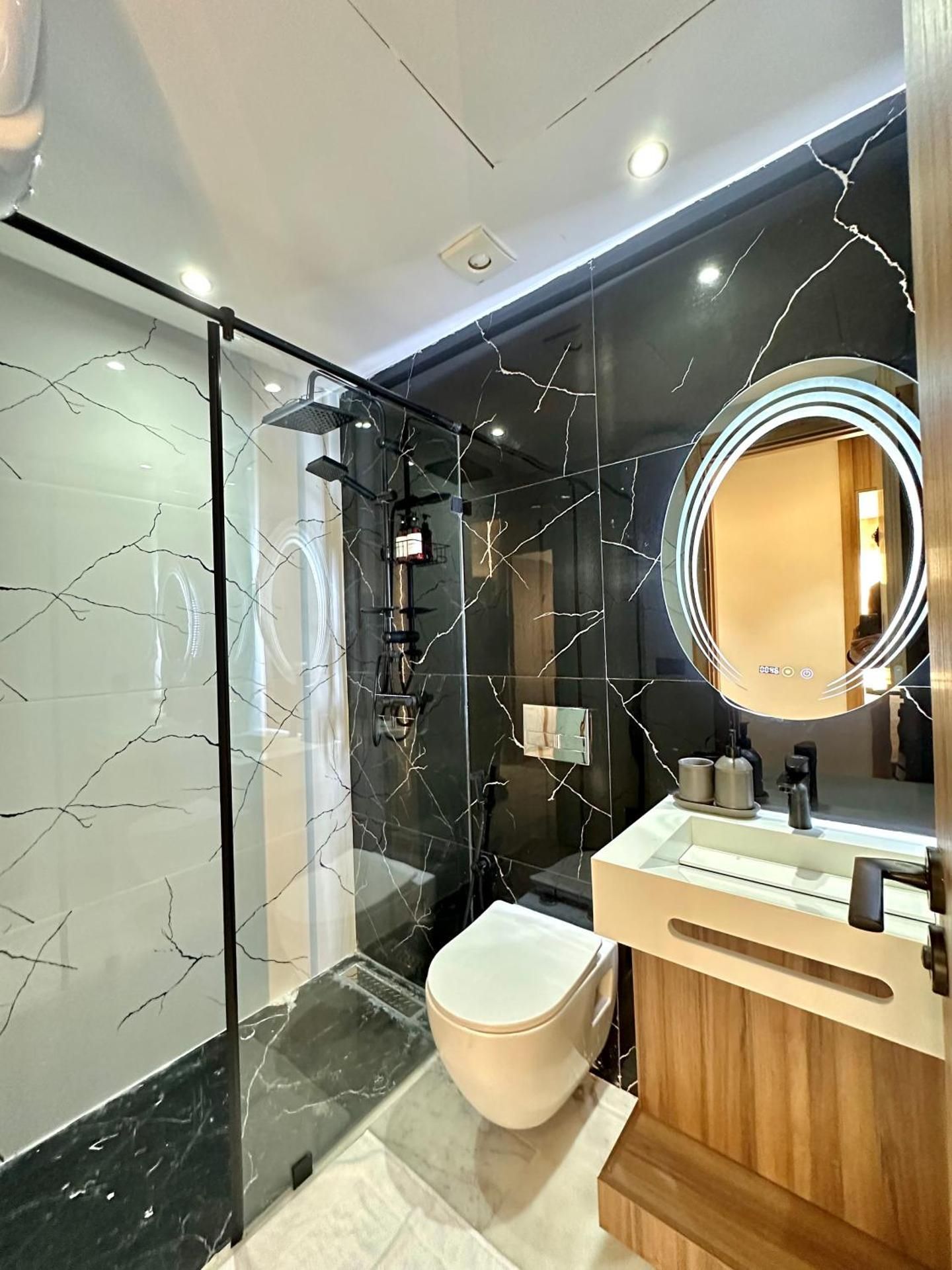 One-Bedroom Deluxe Apartment