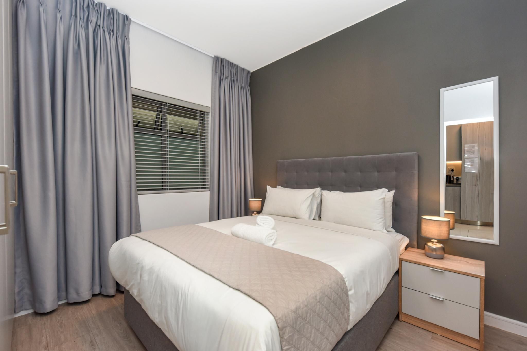 Non Smoking 1 Queen Bed