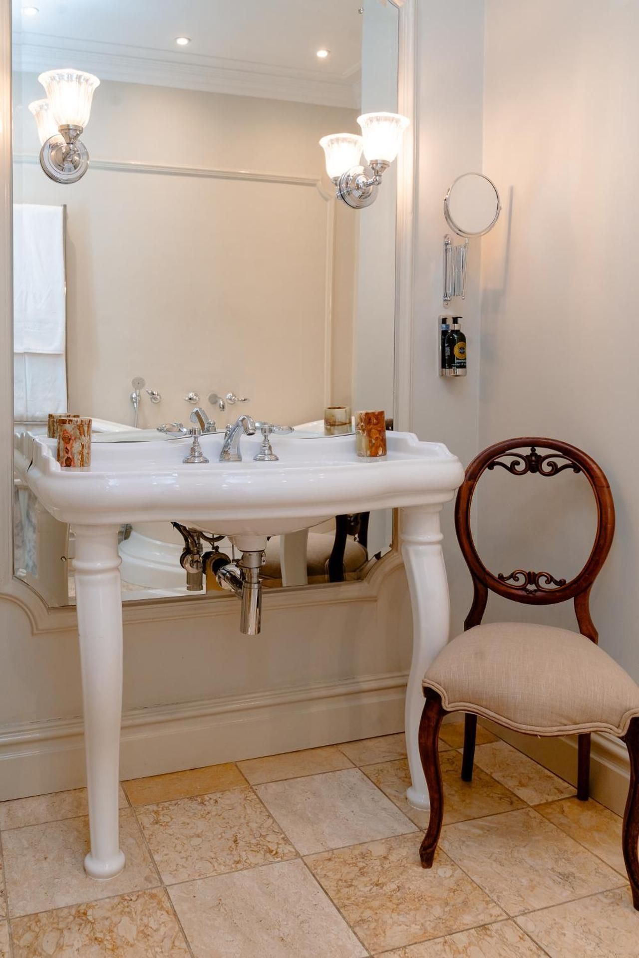 The Monarch Hotel Deluxe Family Room 3