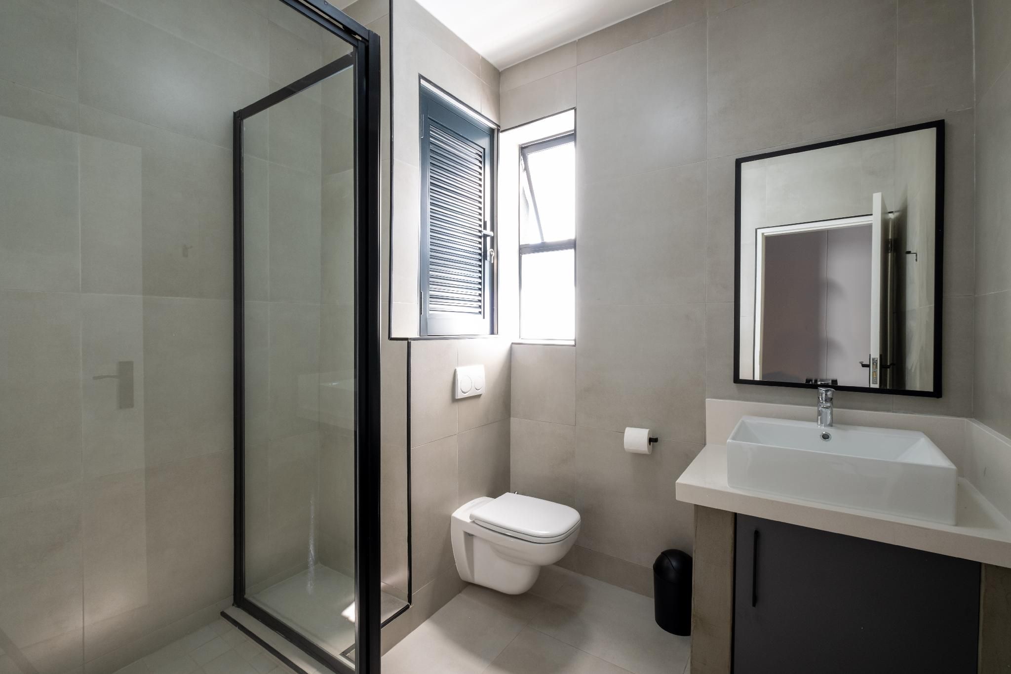 Inn & Out Plus Rosebank Queen 3