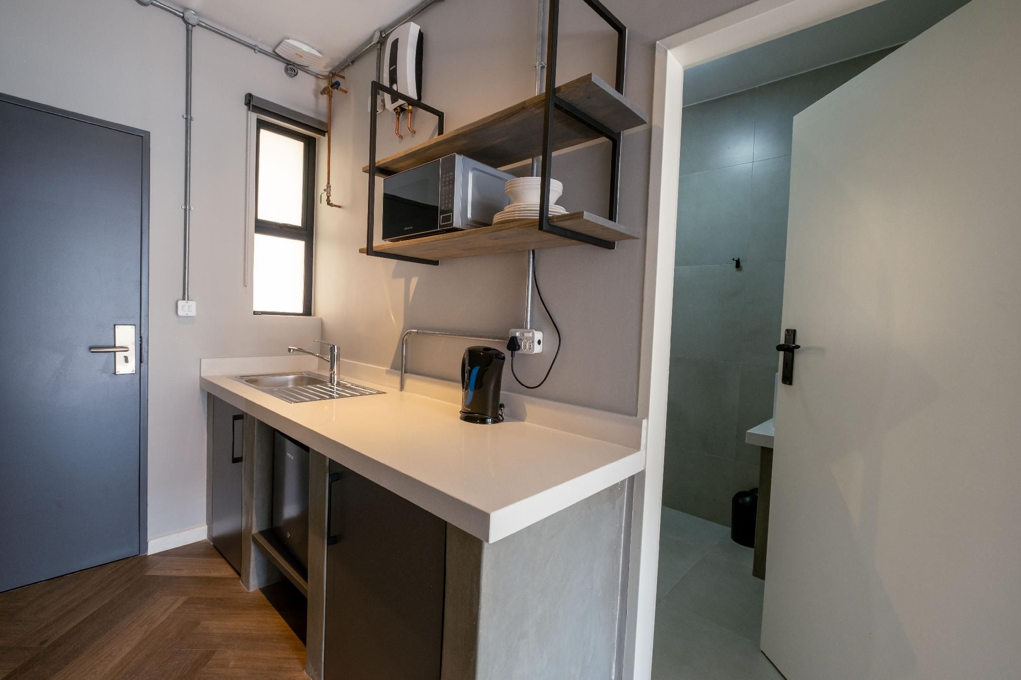 Inn & Out Plus Rosebank Superior Queen 3