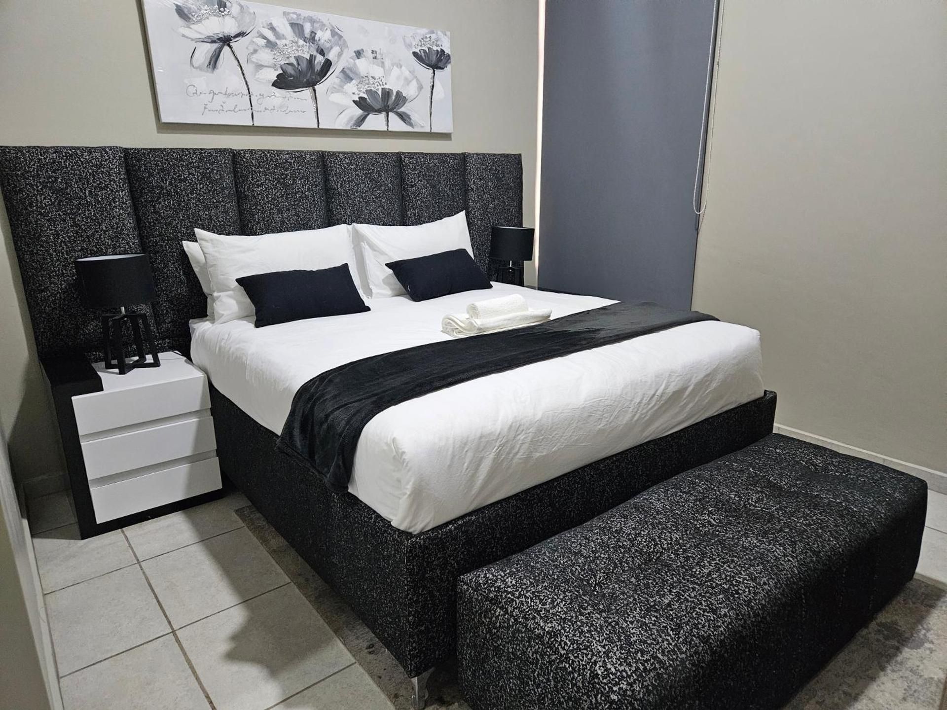 Deluxe One-Bedroom Apartment