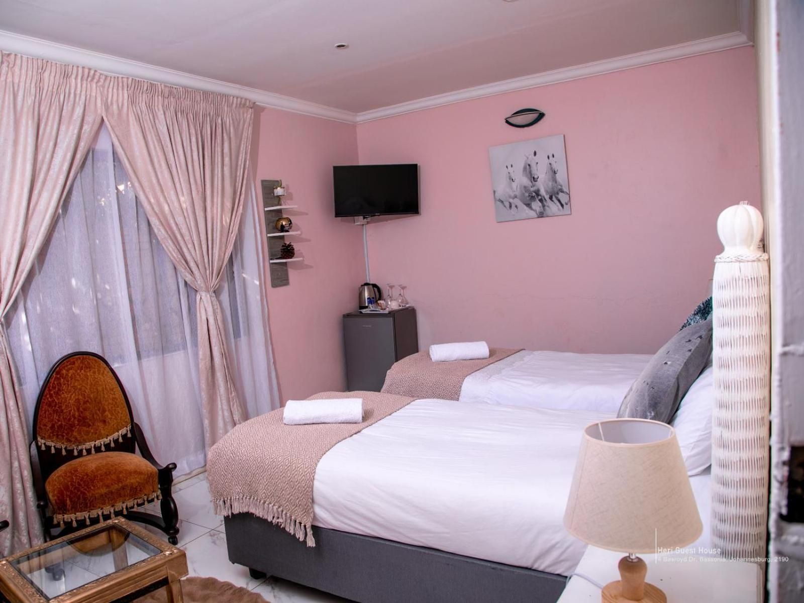 Heri guest house Deluxe Twin Room 2