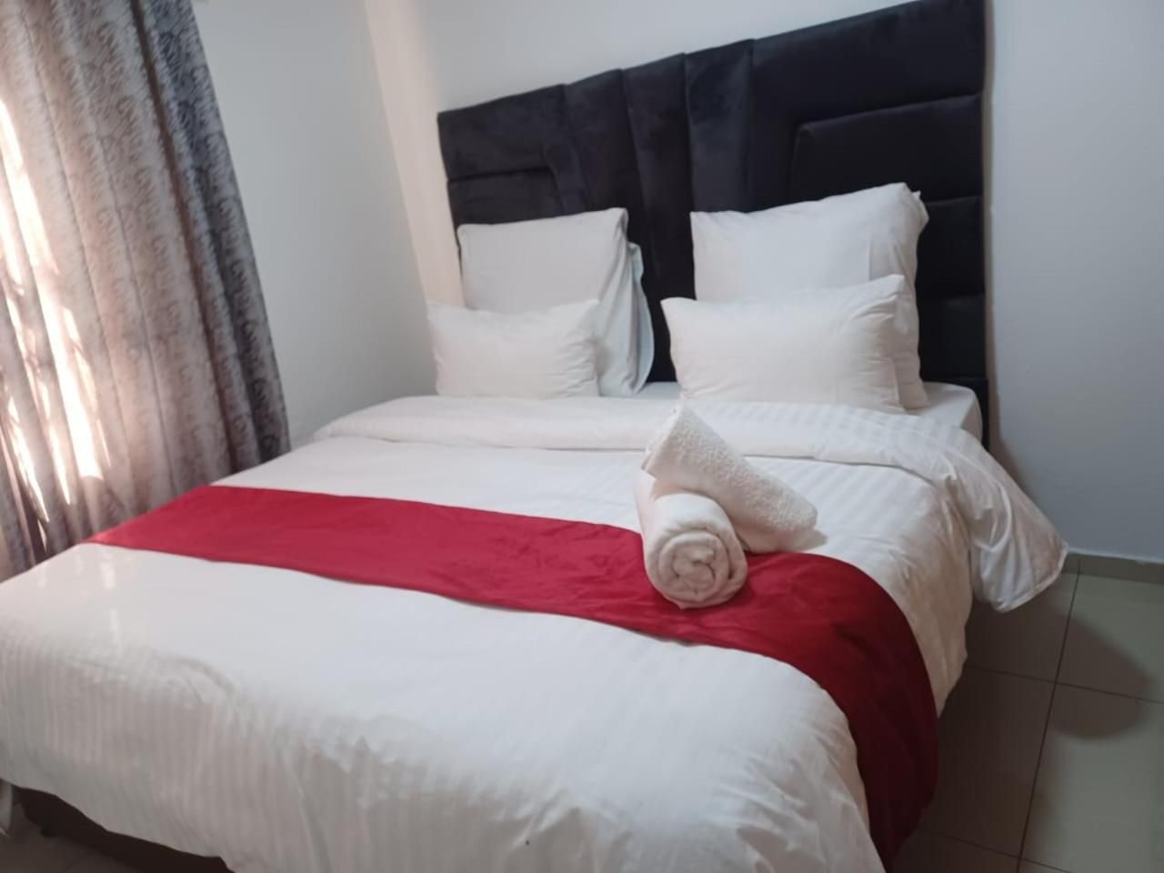 One-Bedroom Apartment with Balcony