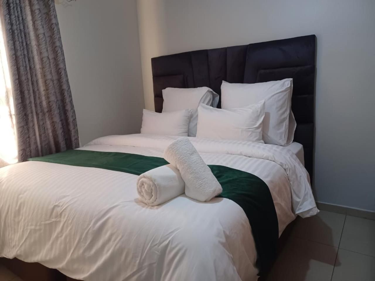 One-Bedroom Deluxe Apartment