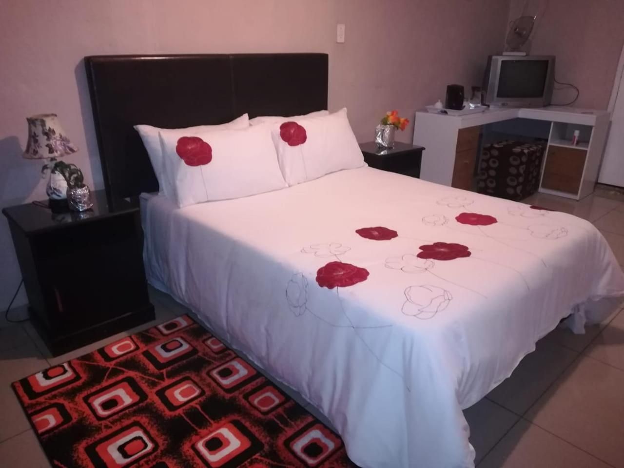 Garden View Guesthouse Fleurhof Budget Double Room 2