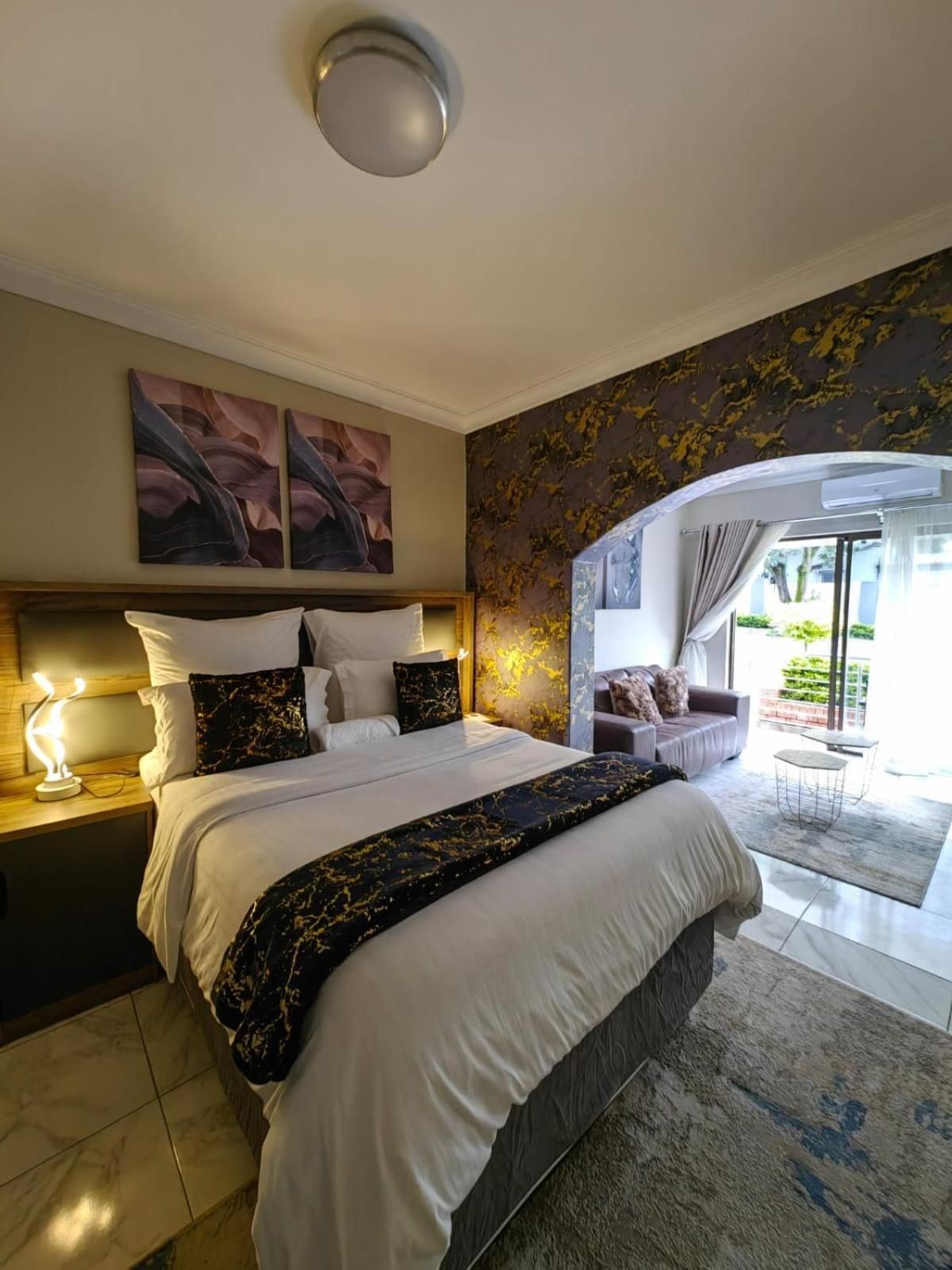 One-Bedroom Apartment