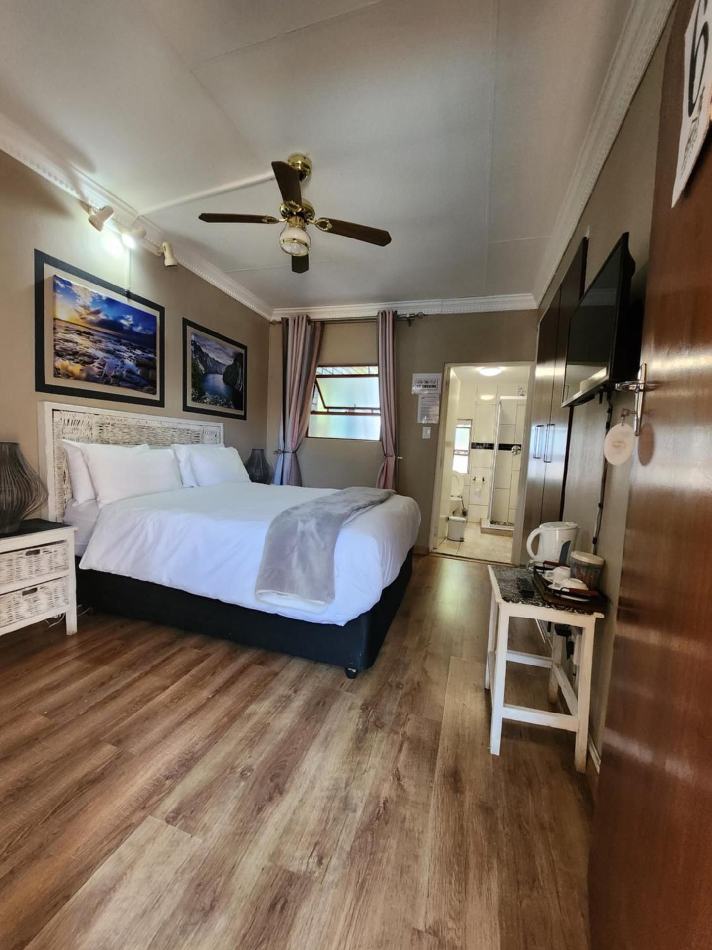 Standard Queen Room