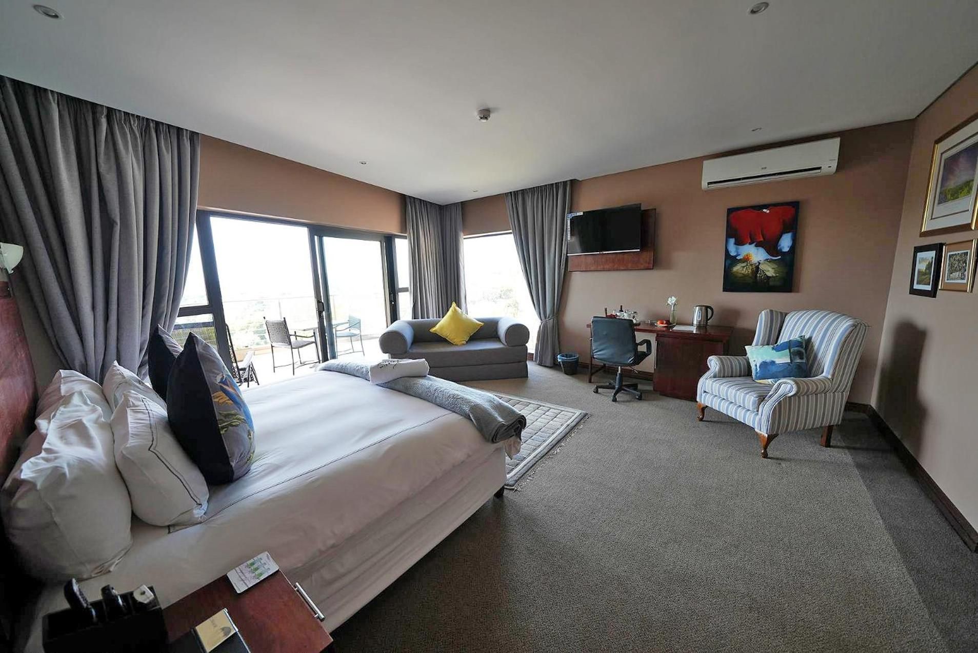 Over The Moon Guesthouse Family Room with Balcony