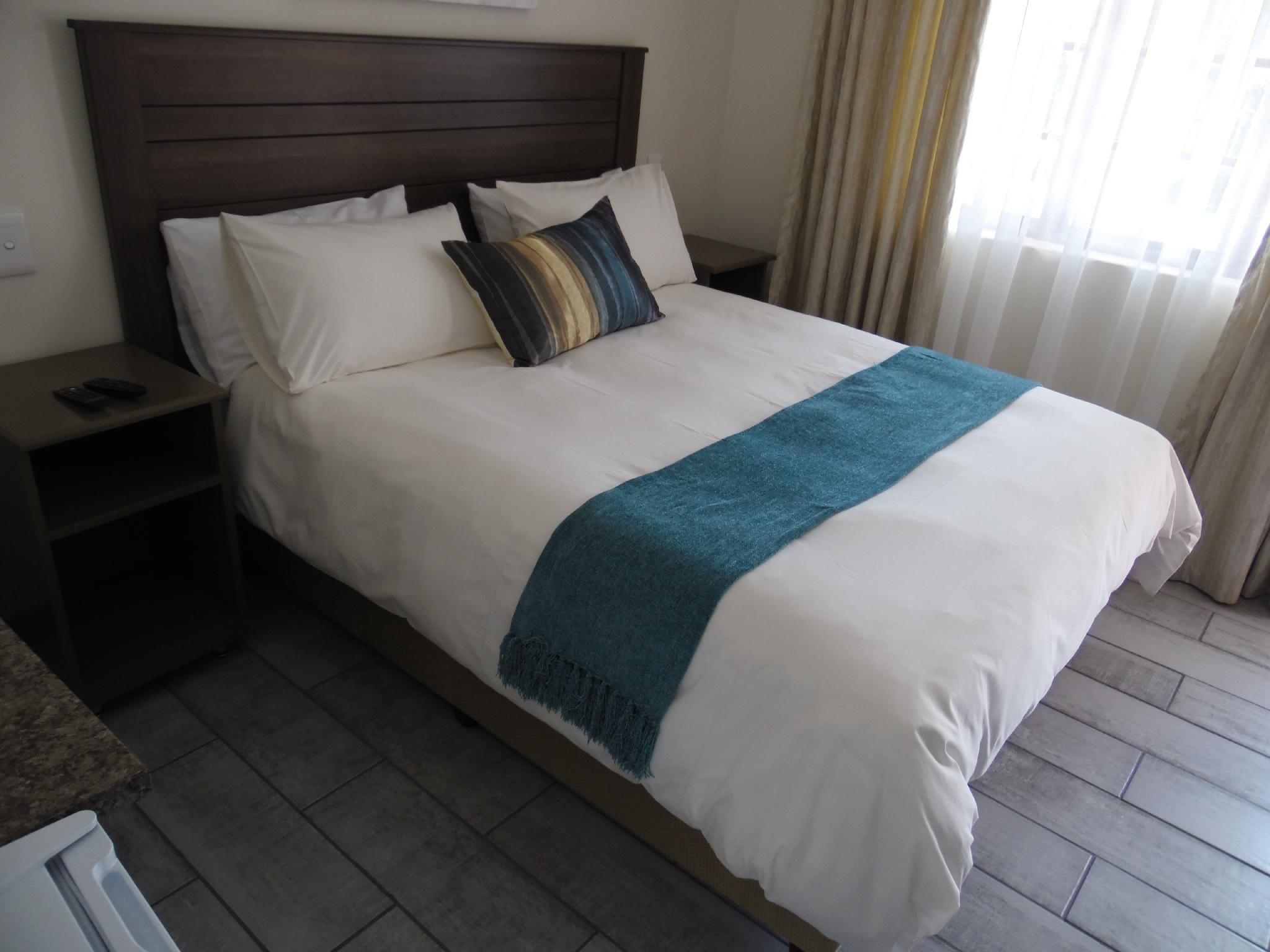 Standard Room 1 Queen Bed