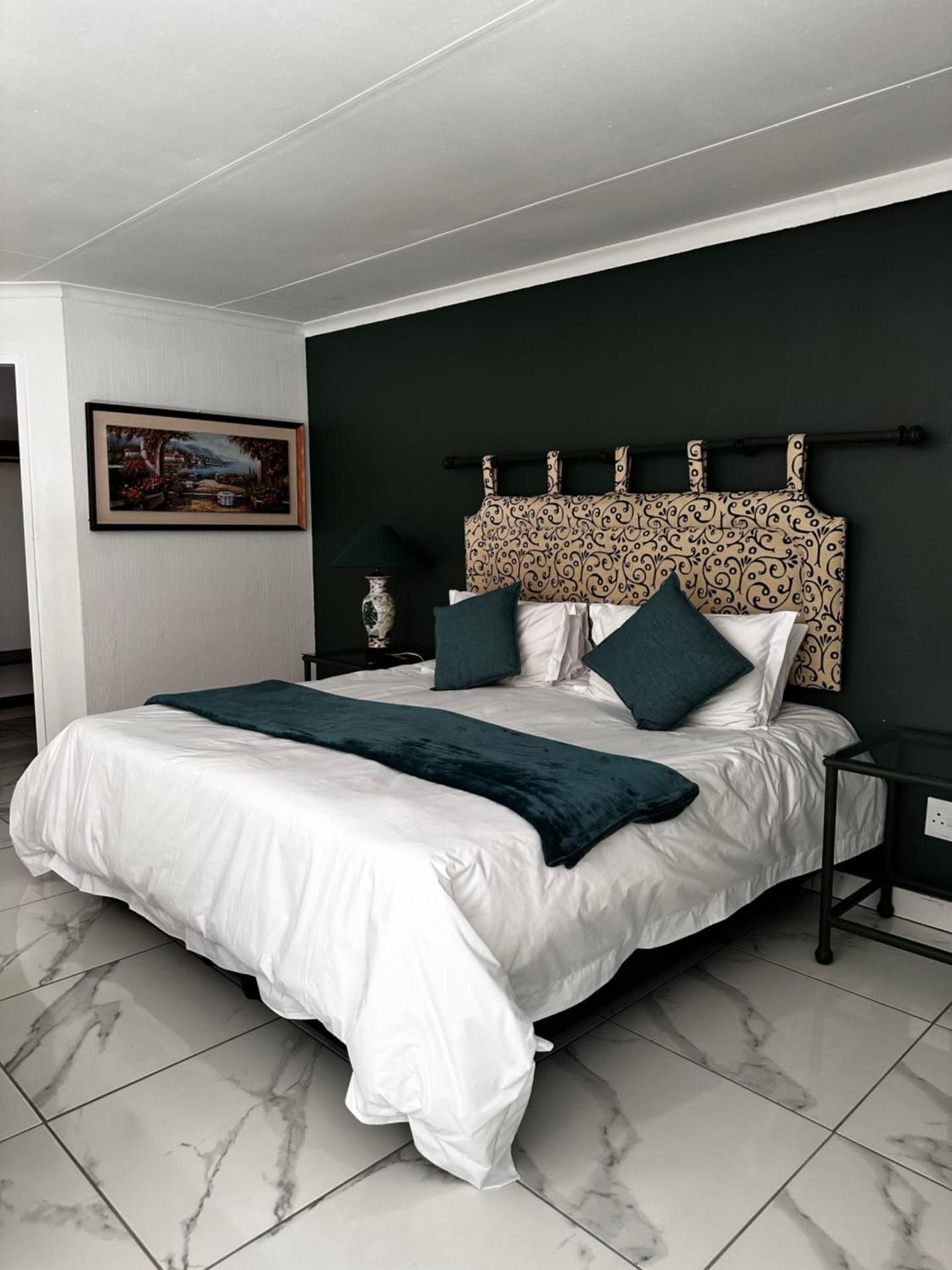 Deluxe King Suite