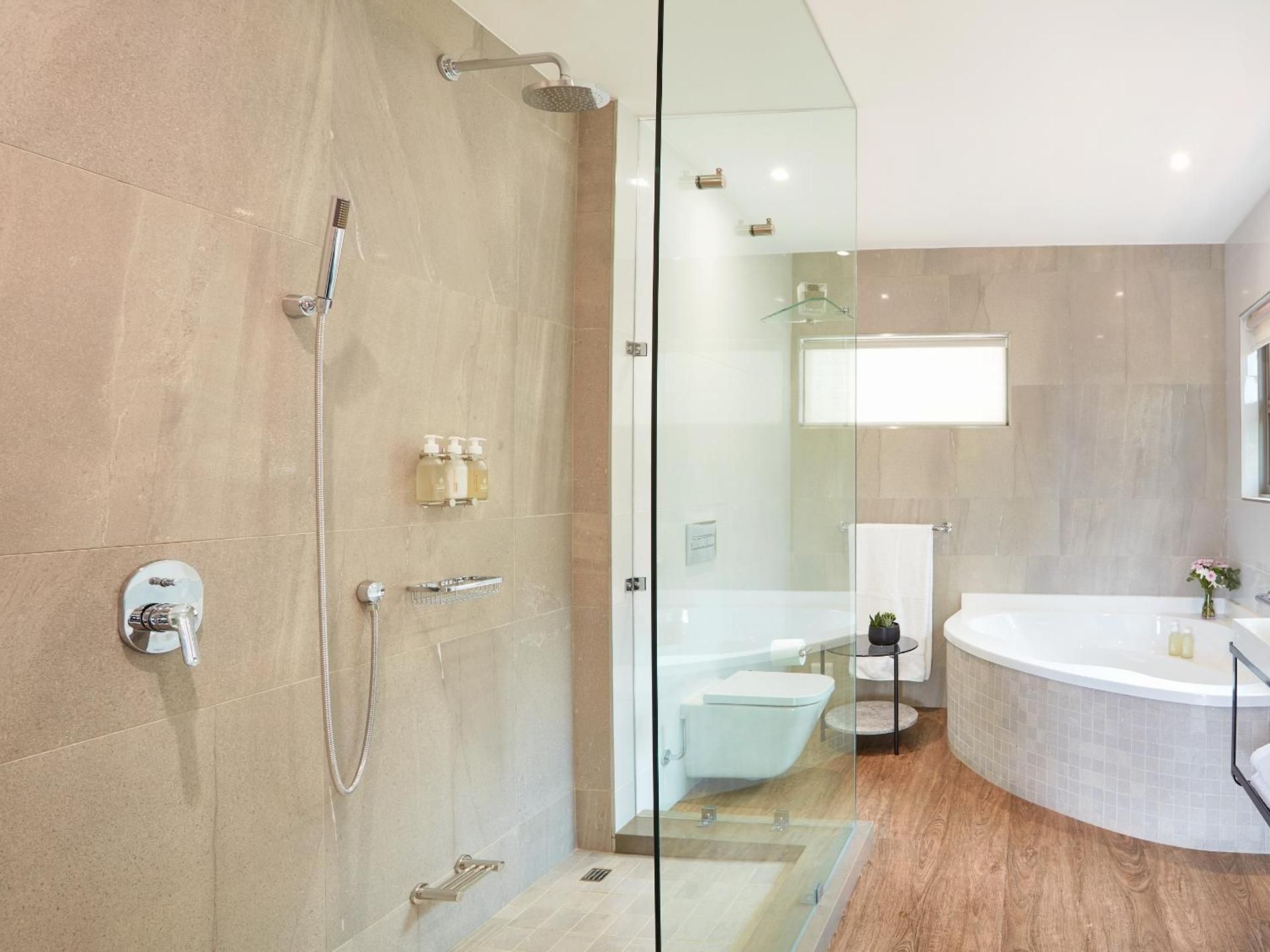 The Cliffside Boutique Getaway  Horizon Suite 3