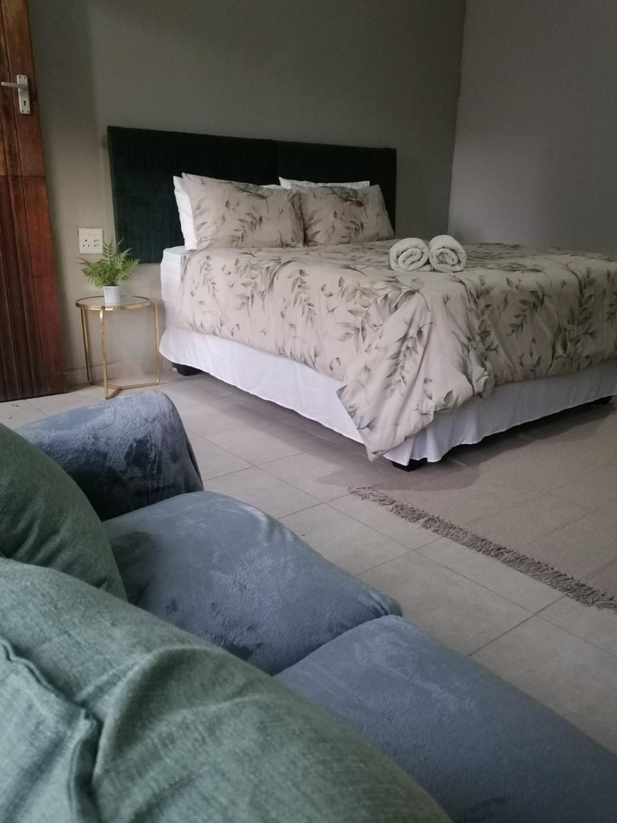 Standard Queen Room