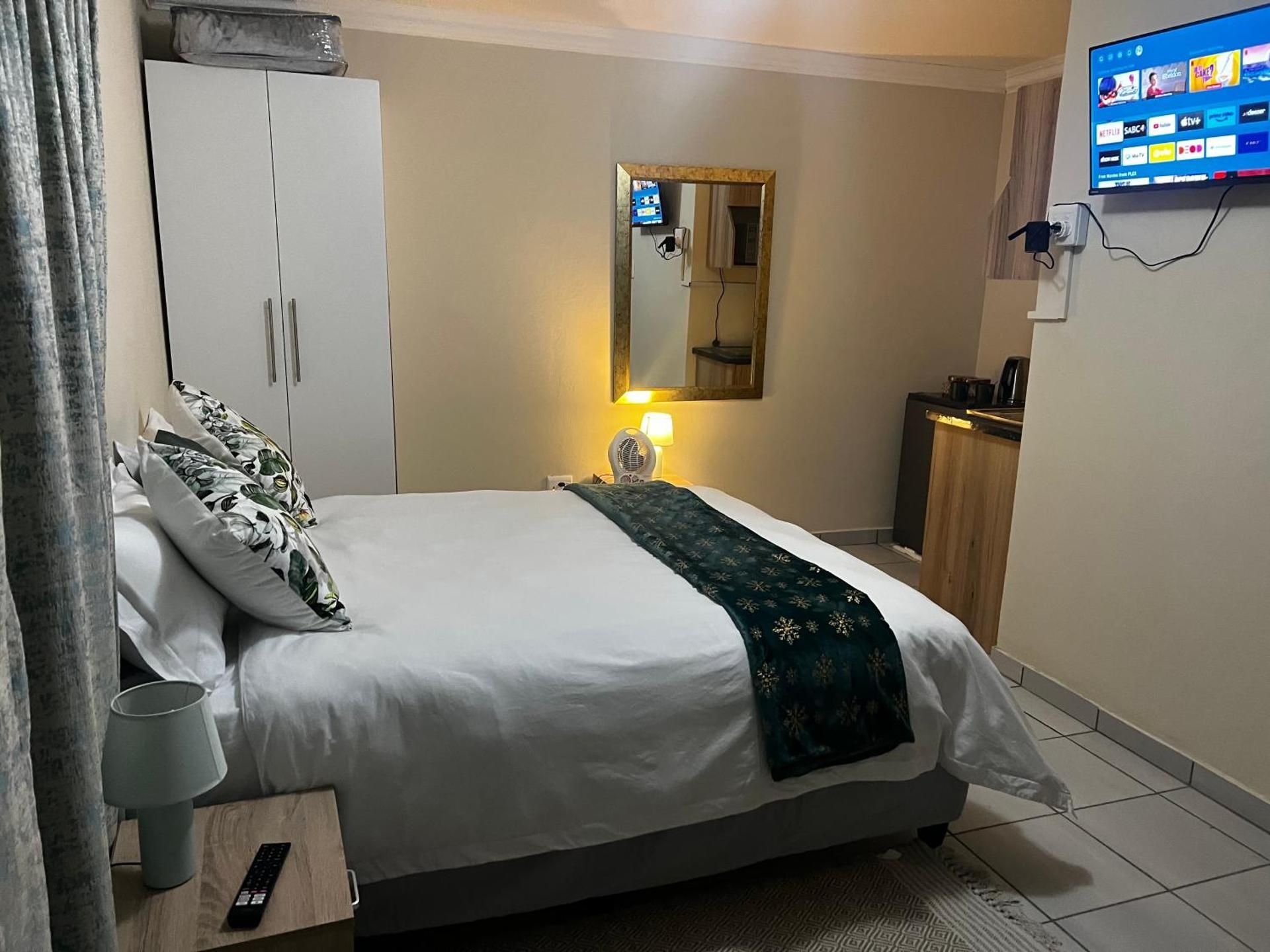 Deluxe Double or Twin Room with Pool Access