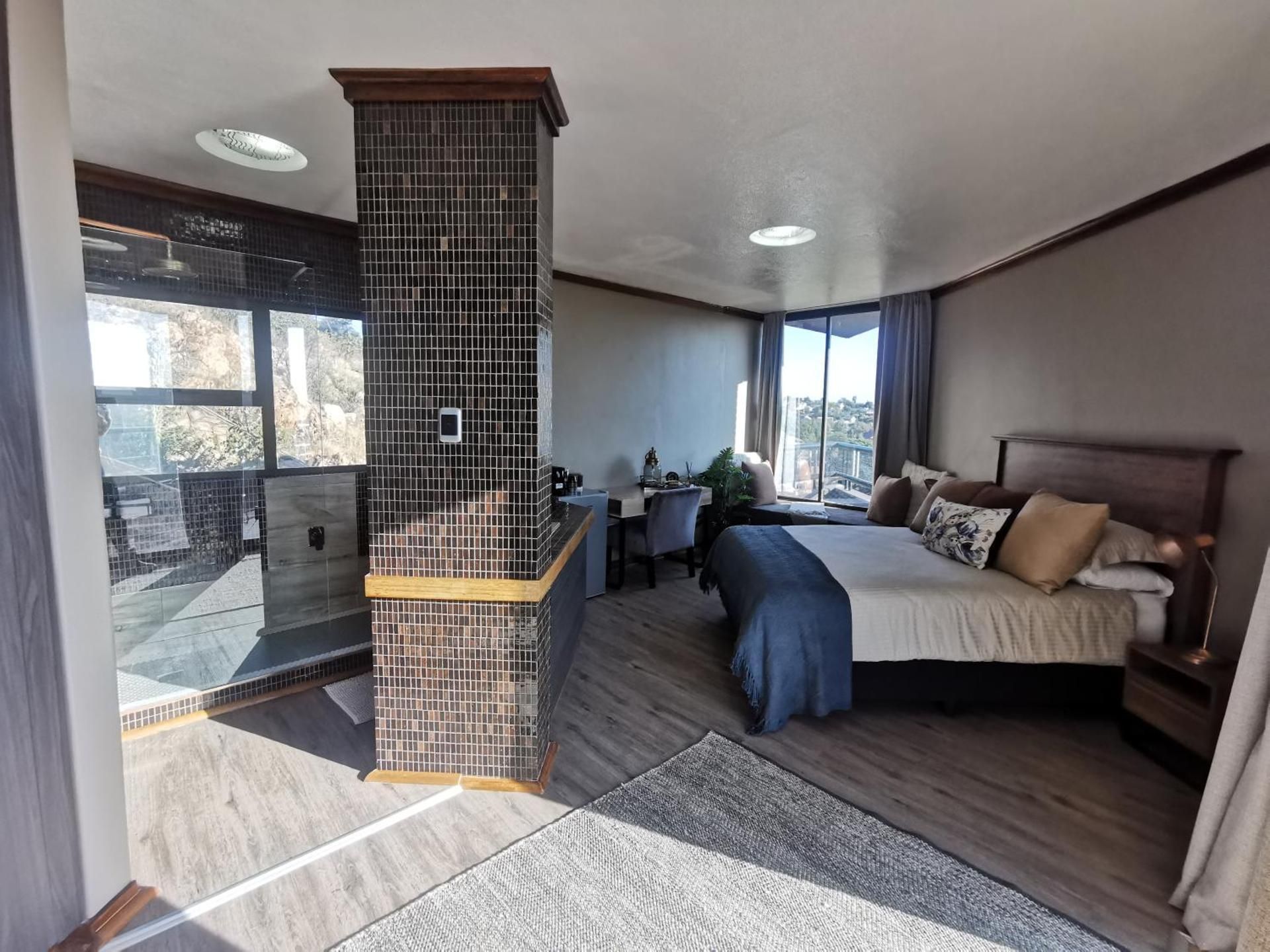 Queen Room with Garden View