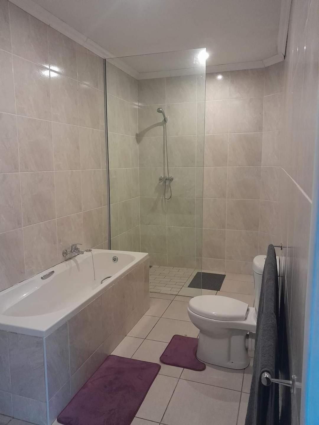 Deluxe Queen Suite