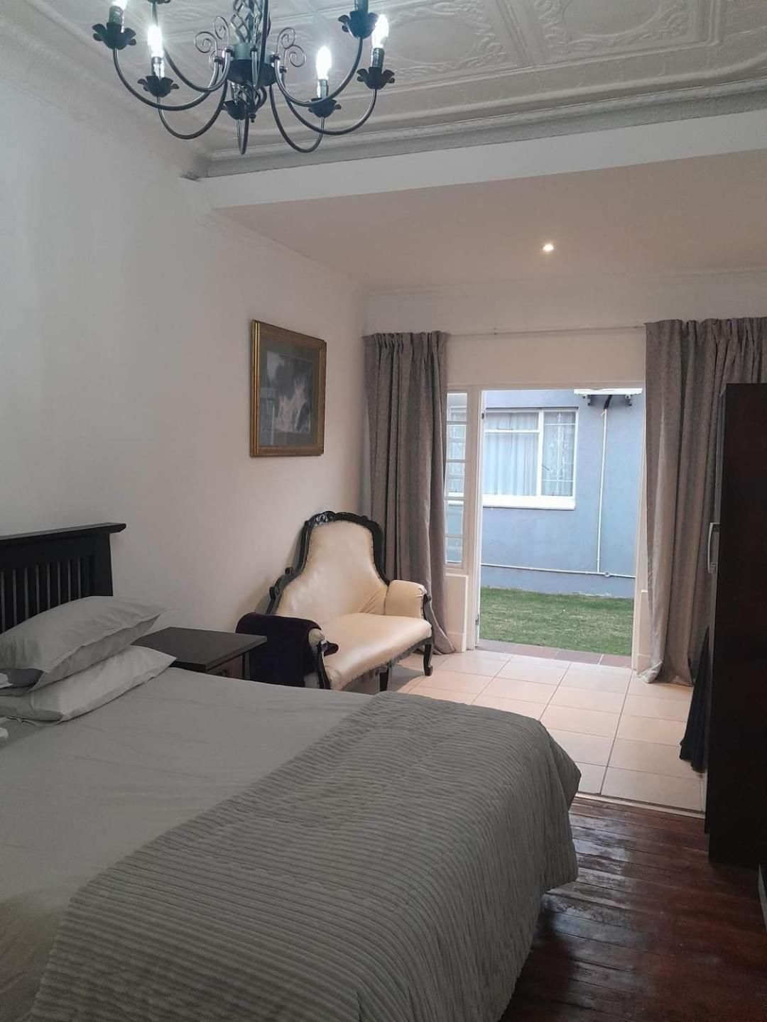 Deluxe Queen Suite